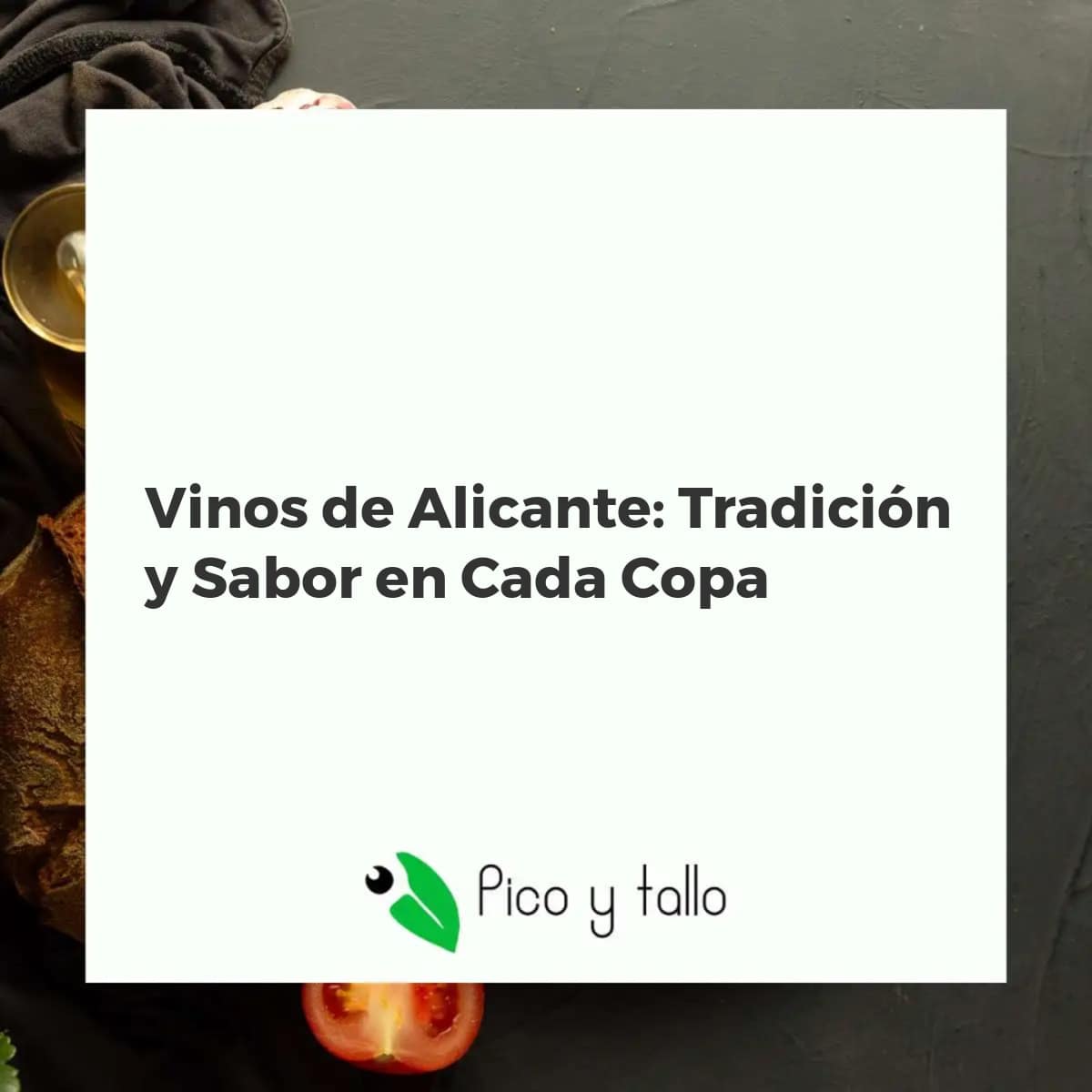 Viñedo alicantino al atardecer con copa de vino tinto y uvas maduras, mostrando la tradición vinícola local.
