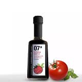 Vinaigrette à la tomate et à l'huile d'olive avec du basilic